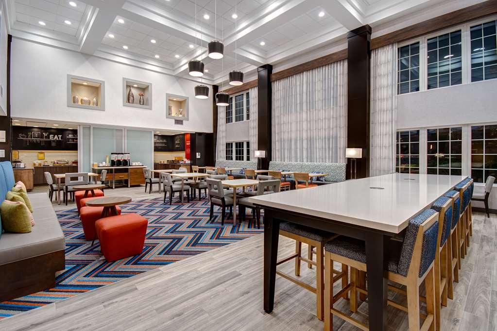 Hampton Inn & Suites Yonkers Restaurant foto